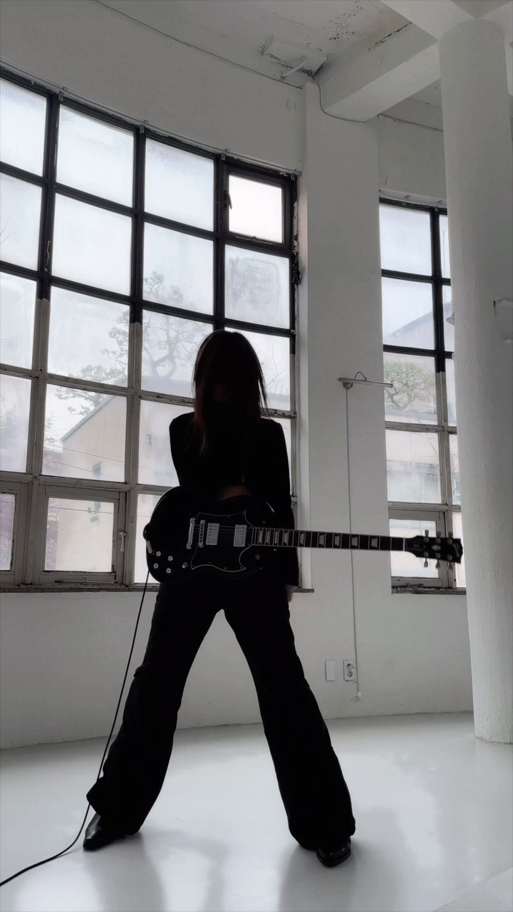 im ok now but i still regret it 

#newmusic #memi #newsong #alternative #rock #guitar #guitarcover #songwriter #guitarist #emo #altrock #indie